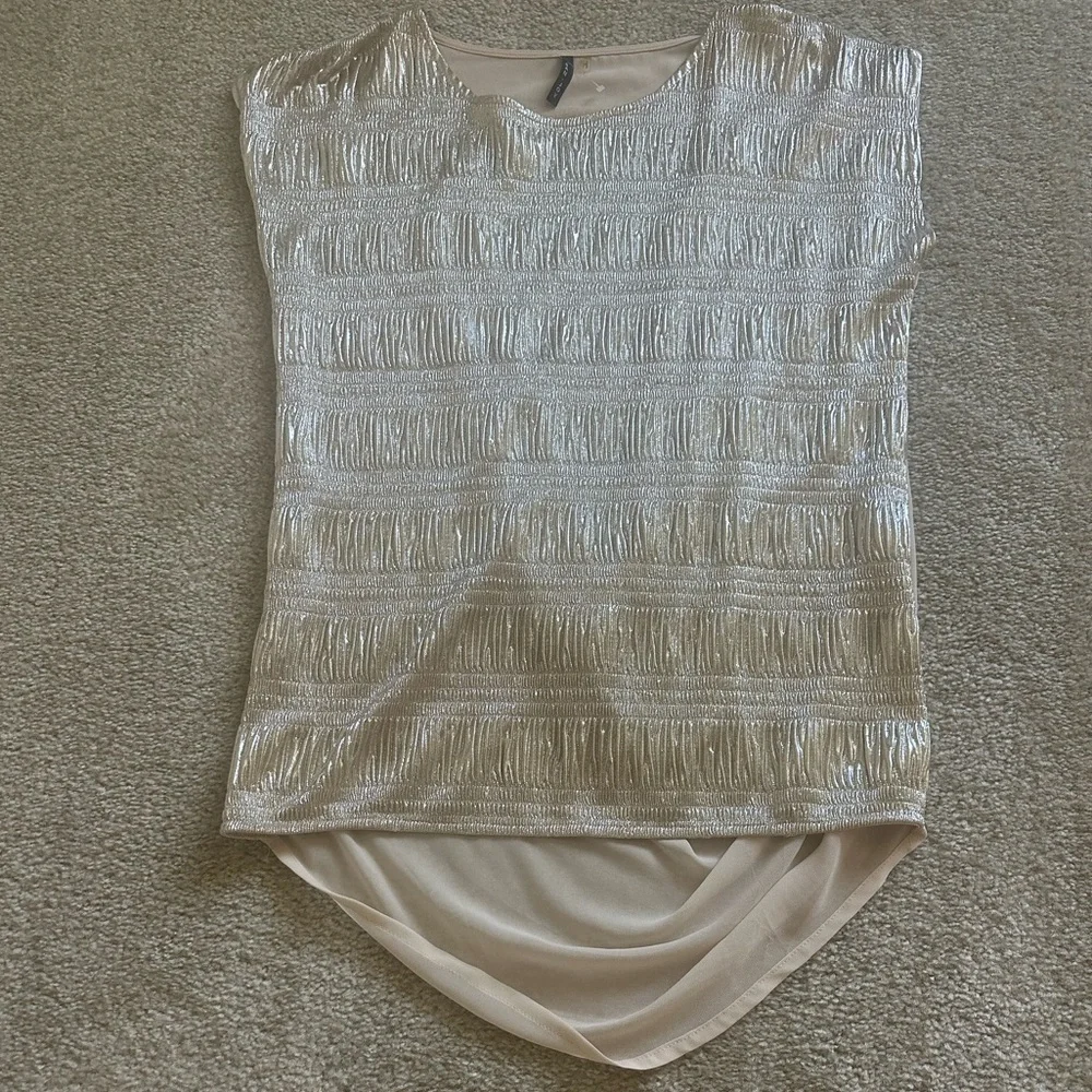 San Joy Cream Asymmetrical Sleeveless Muscle Tee - Picture 3 of 9